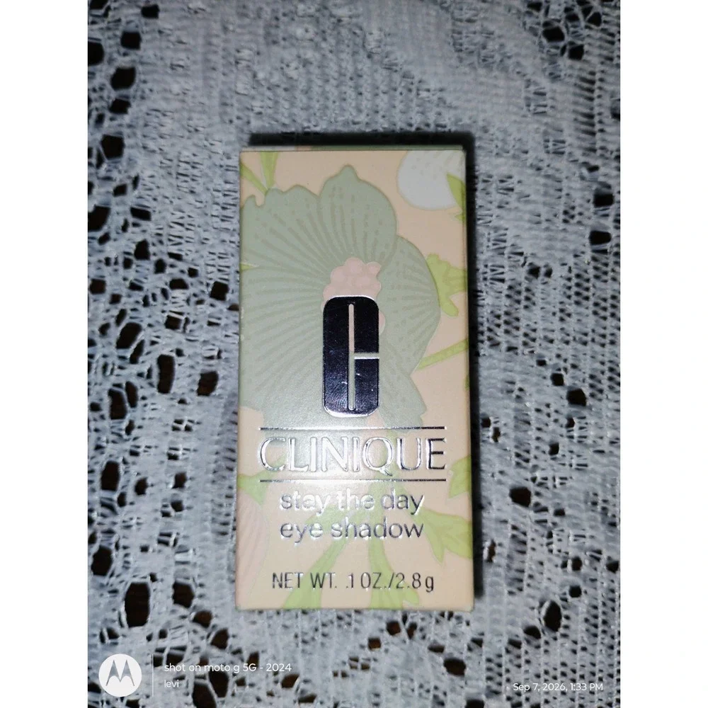 Clinique Stay The Day Eye Shadow .10 oz #18 blackened khaki ##RARE(new with box)